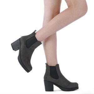 Dream Pairs Women's Faux Suede Chunky Highheel Chelsea Boots ✨️NWOT ✨️